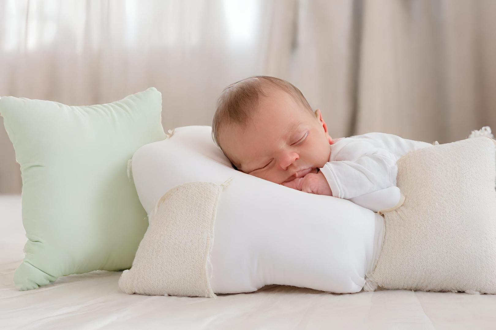 Melhores Travesseiros para Bebês Recém Nascidos: 7 Ótimas Opções